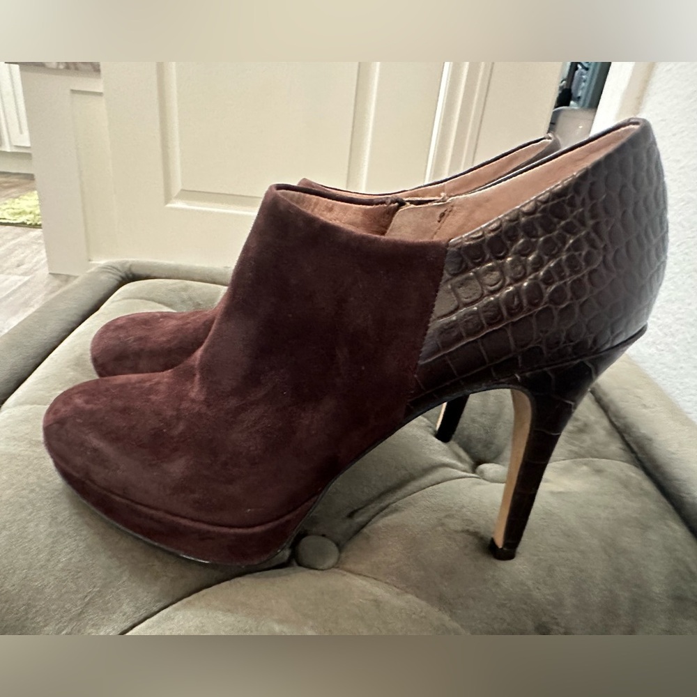 Vince Camuto size 8 Ankle Boots